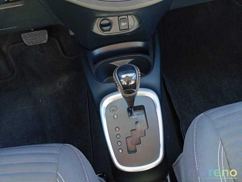 Toyota Yaris 1.5 hybrid Business