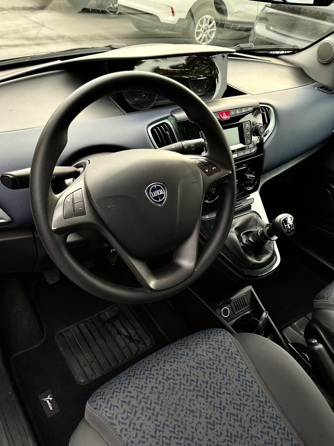 Lancia Ypsilon 1.0 FireFly 5 porte S&S Hybrid Gold