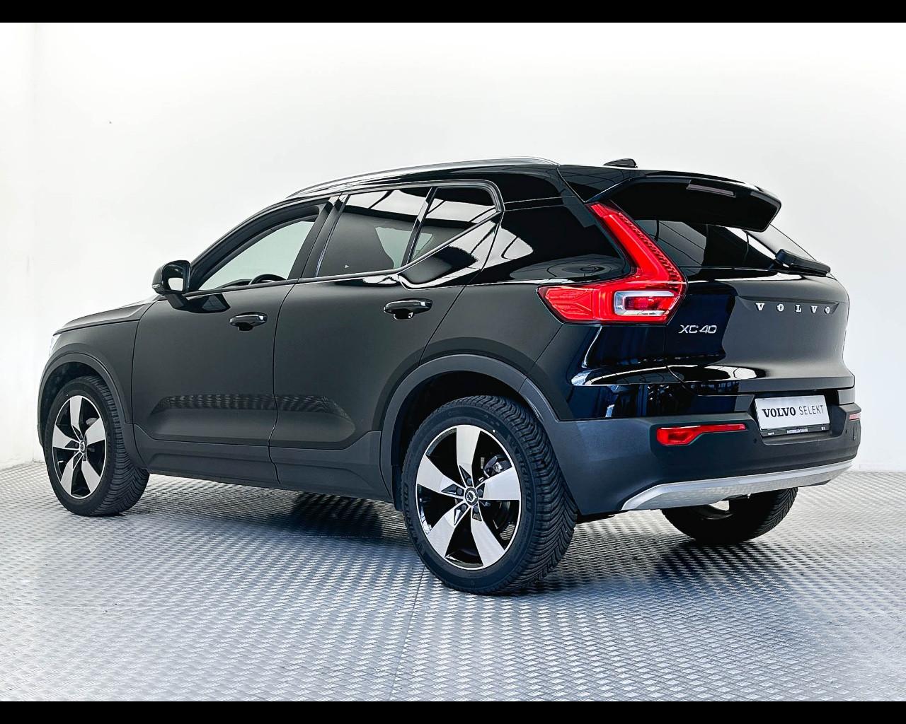 VOLVO - XC40 T3 Momentum Pro