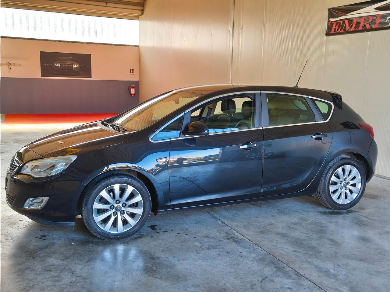 Opel Astra 1.7 CDTI 110CV 5 porte