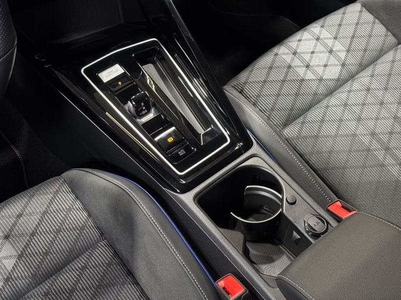 Volkswagen Golf 1.5 eTSI ACT 110kW R-Line DSG CAMERA 360 LED NAVI