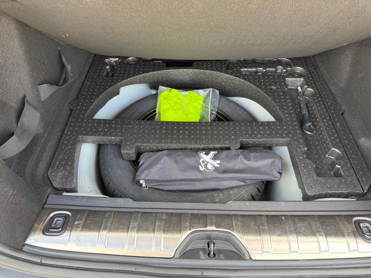 Peugeot 2008 PureTech Turbo 110 S&S Black Matt OK NEOPATENTATI