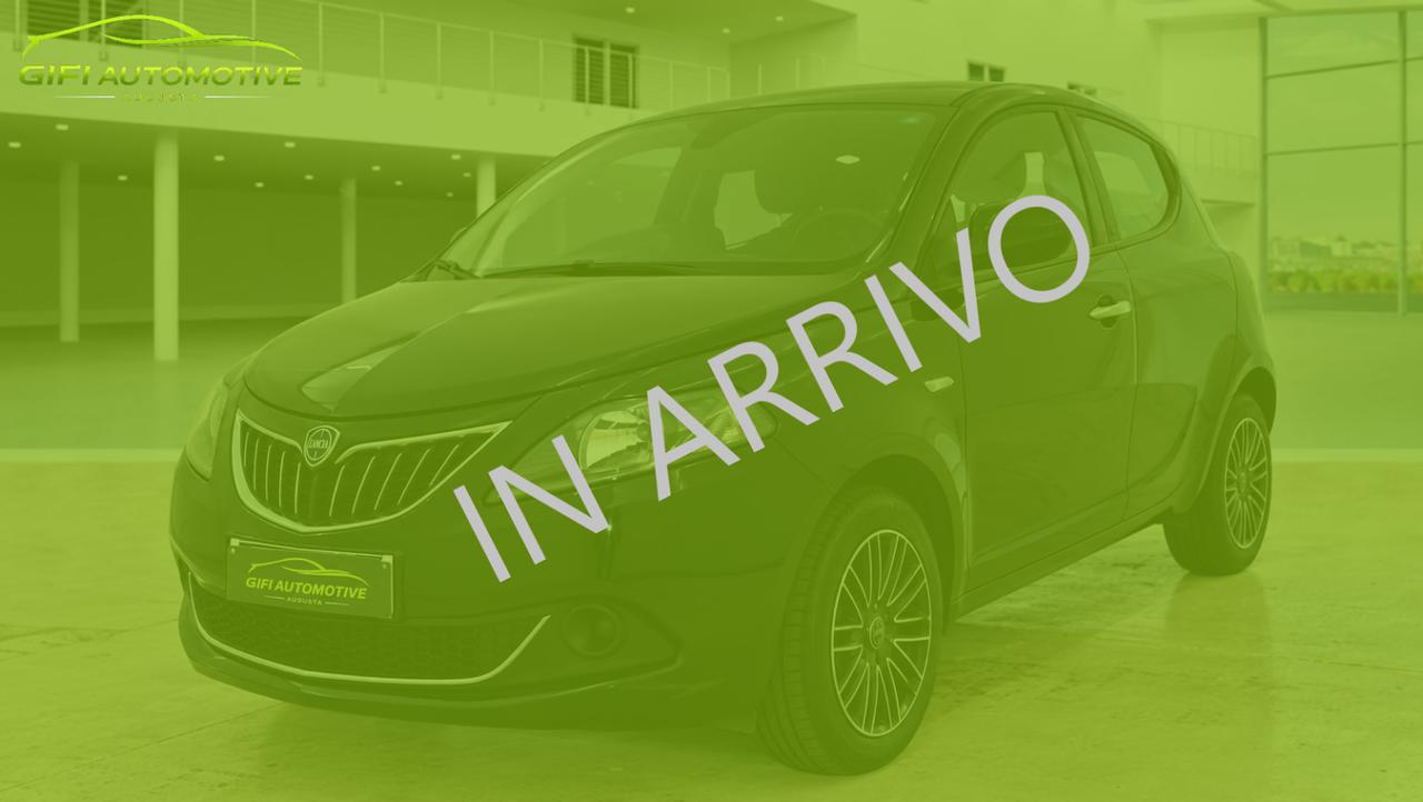 Lancia Ypsilon 1.0 hybrid Silver Plus