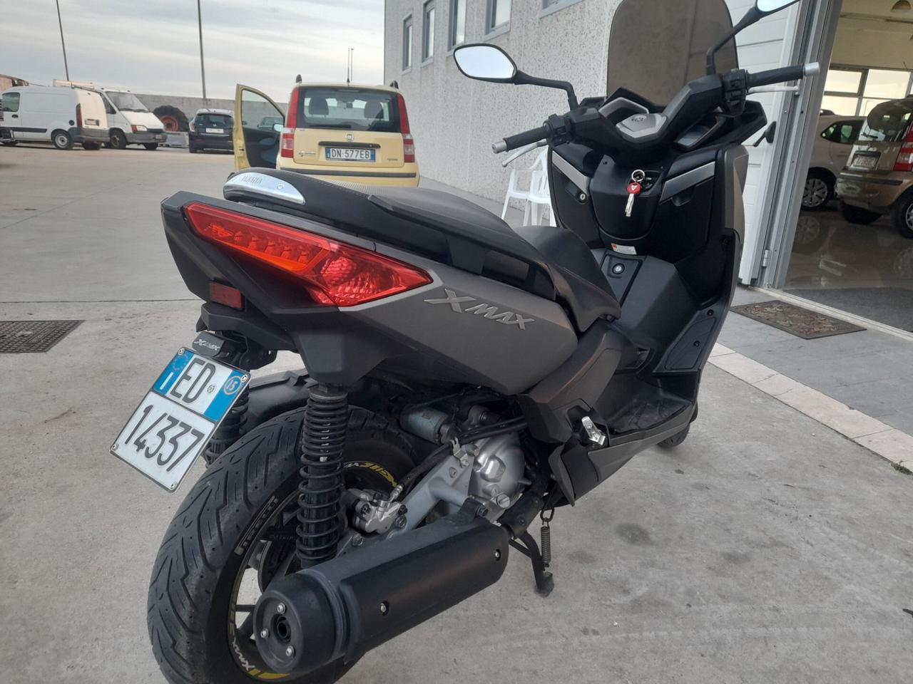 Yamaha X-Max 250