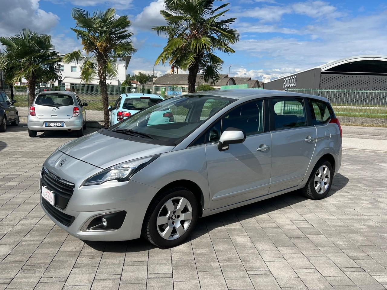 Peugeot 5008 1.6 VTi 120CV 7 POSTI - GANCIO TRAINO