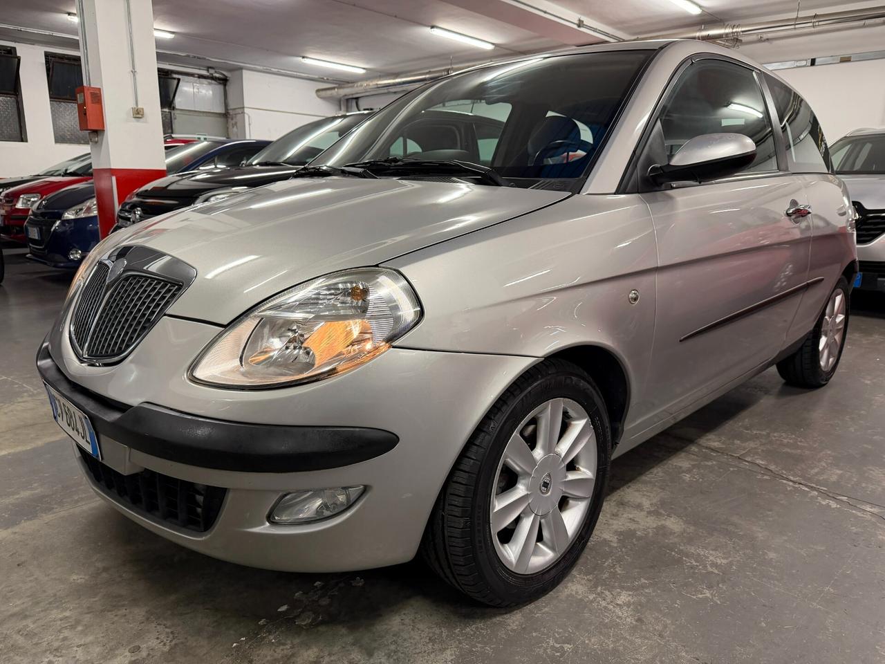 Lancia Ypsilon 1.2 16V Platino