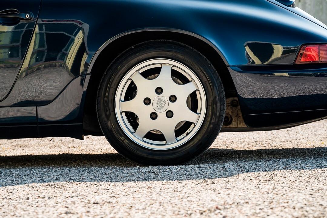 Porsche 911 964 Carrera 4 Cabriolet