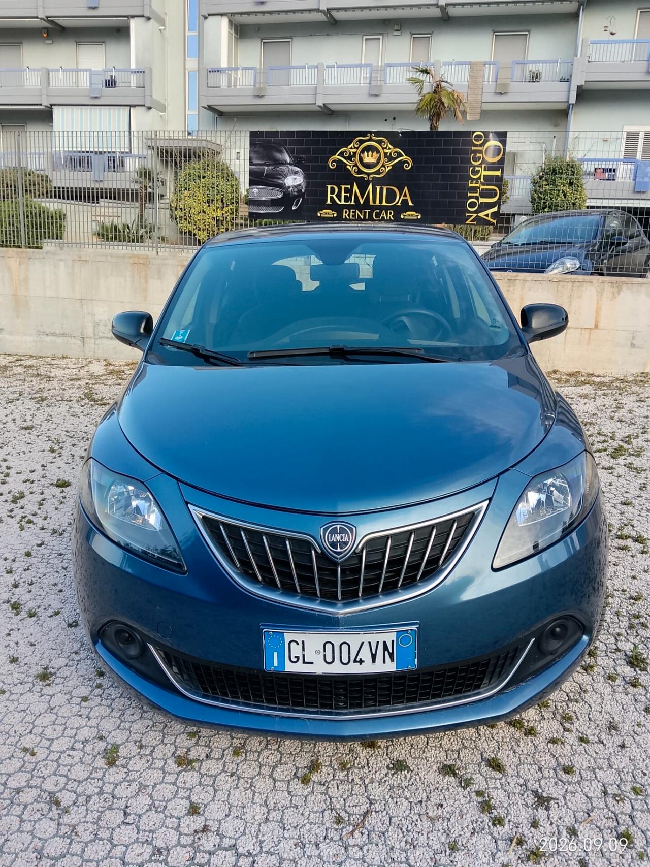 Lancia Ypsilon 1.0 FireFly 5 porte S&S Hybrid Silver
