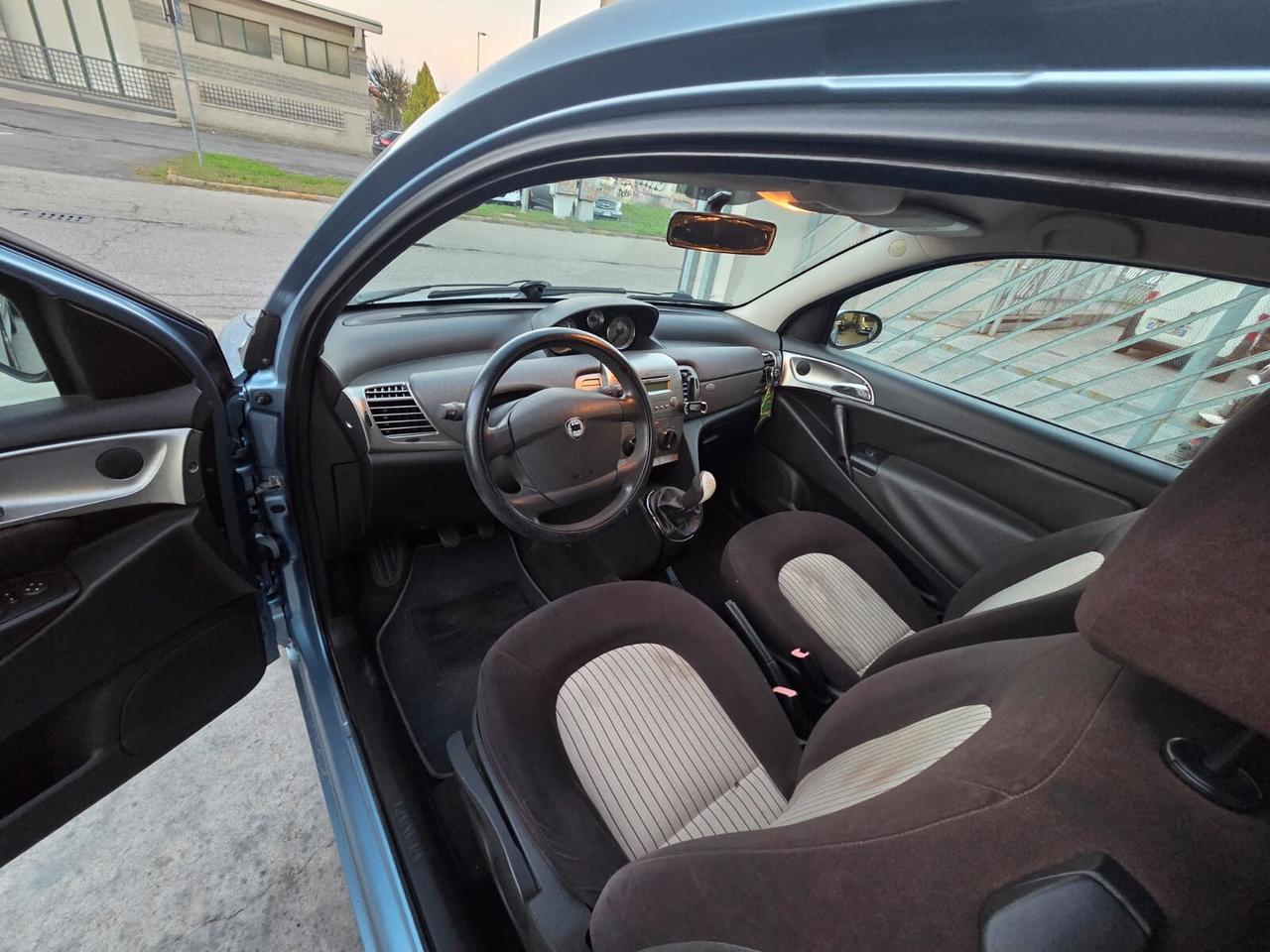 Lancia Ypsilon 1.3 MJT 75 CV Platino