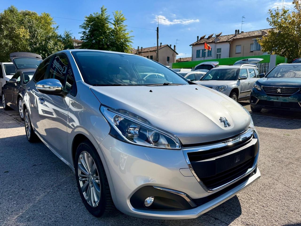 Peugeot 208 1.2 benzina neopatentati