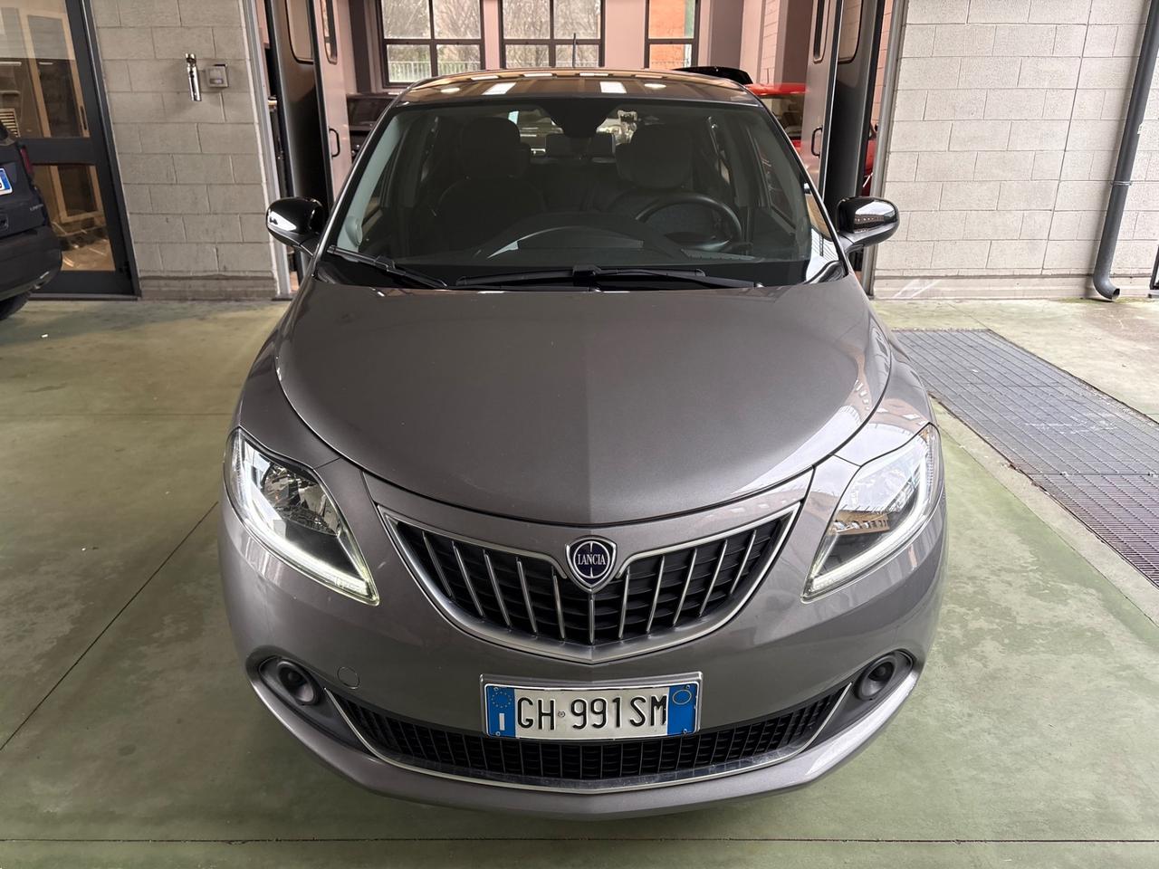 Lancia Ypsilon 1.0 FireFly 5 porte S&S Hybrid Ecochic Silver posti