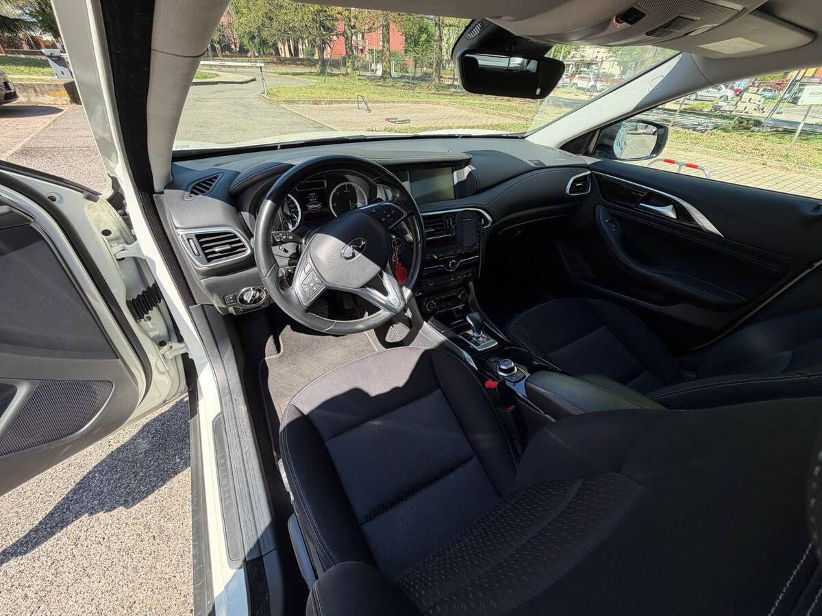 Infiniti QX30 2.2d Premium awd dct