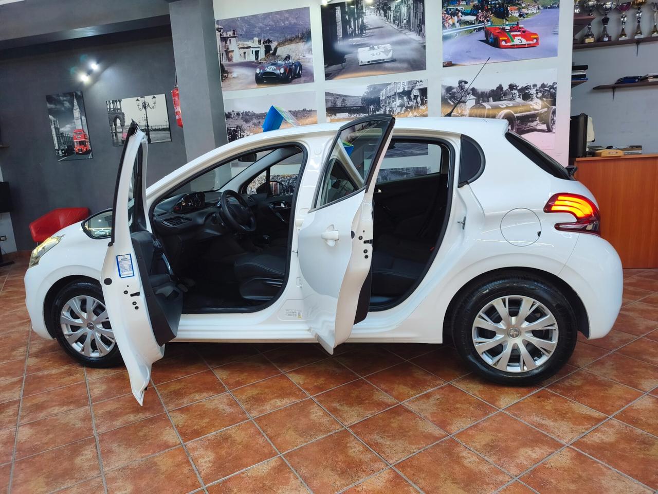 Peugeot 208 1.5 diesel pari al nuovo