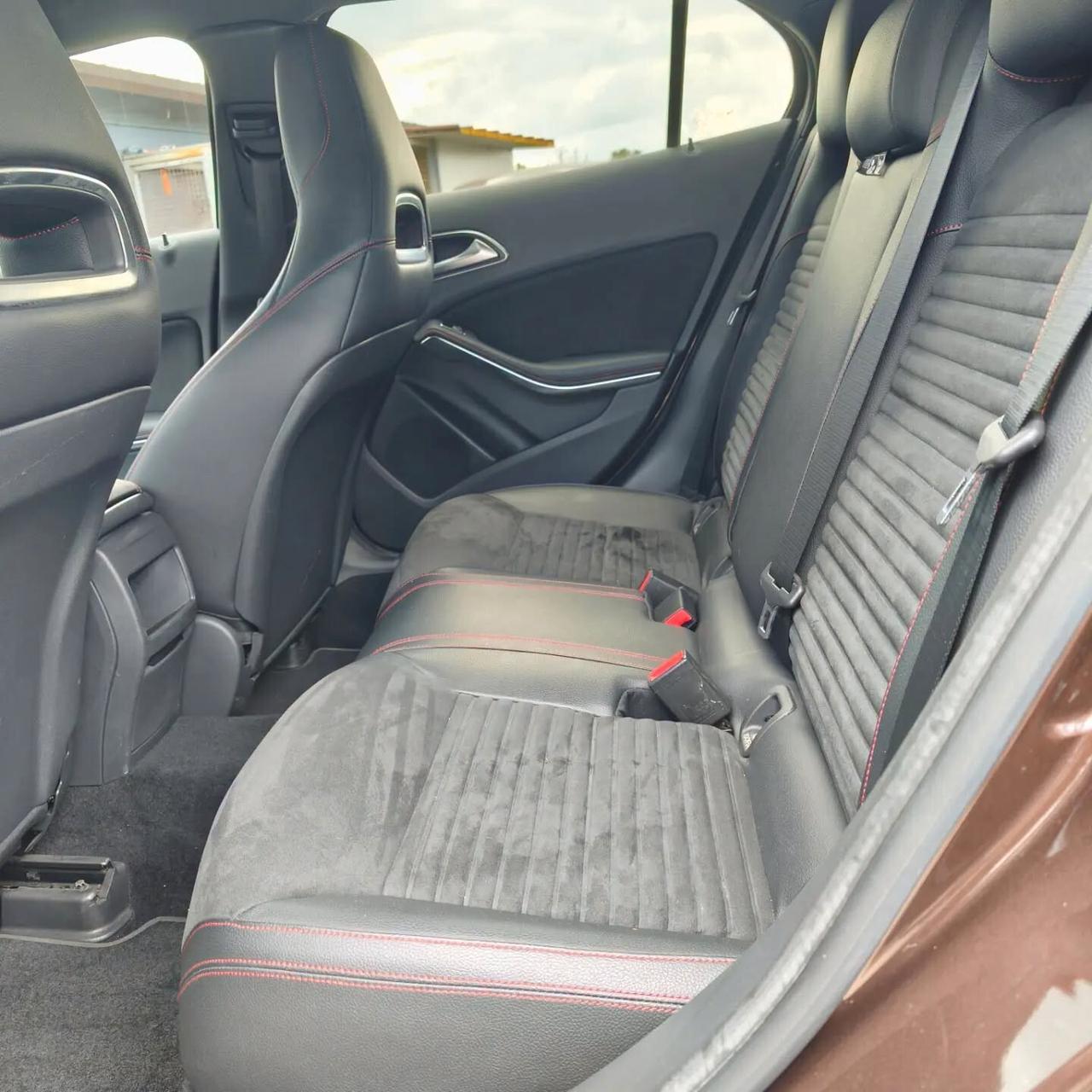Mercedes-benz GLA 200 4matic PREMIUM AMG NIGHTPACK KM CERTIFICATI