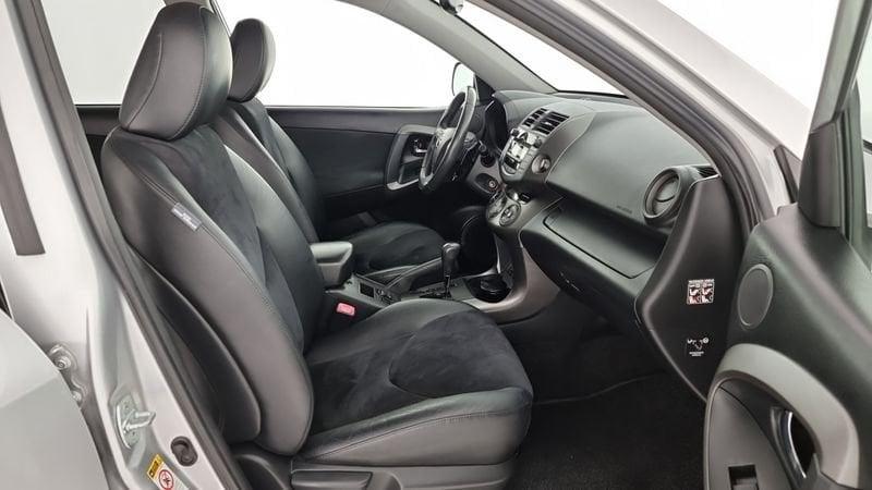 Toyota RAV4 RAV4 2.2 D-CAT A/T 4WD Lounge
