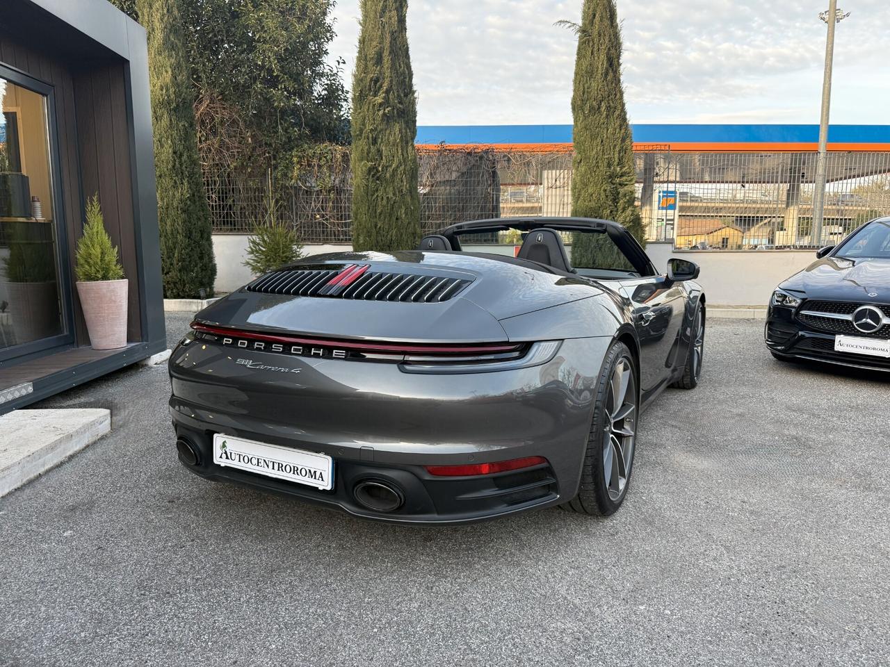 Porsche 911 992 Carrera 4 Cabrio auto