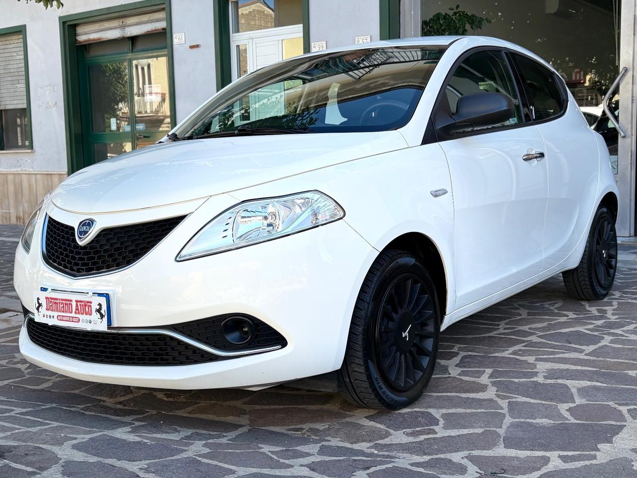 Lancia Ypsilon 1.2 69 CV 5P Gold UCONNECT Blue&Me