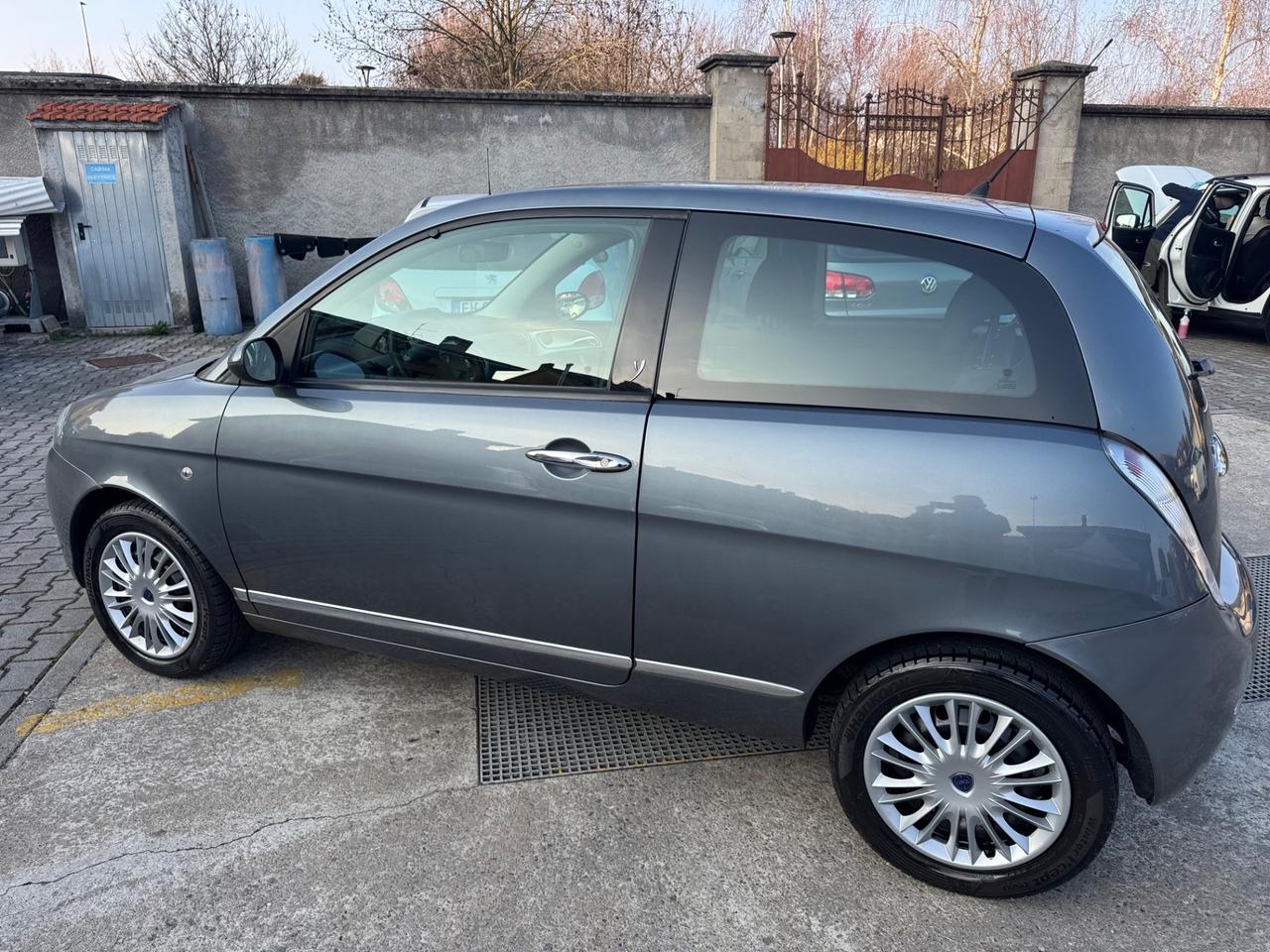 Lancia Ypsilon 1.2 benzina neopatentati