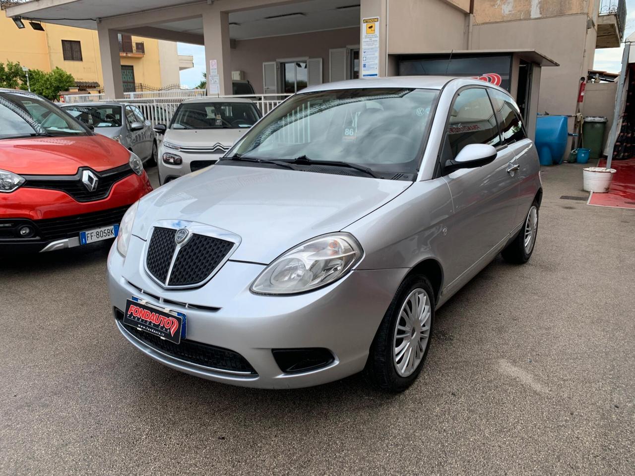 Lancia Ypsilon 1.3 MJT 75 CV Argento
