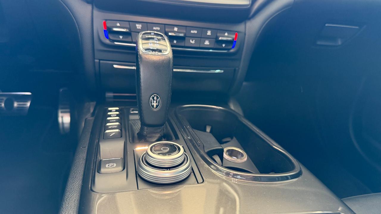 Maserati Ghibli V6 Diesel 275 CV Gransport TETTO