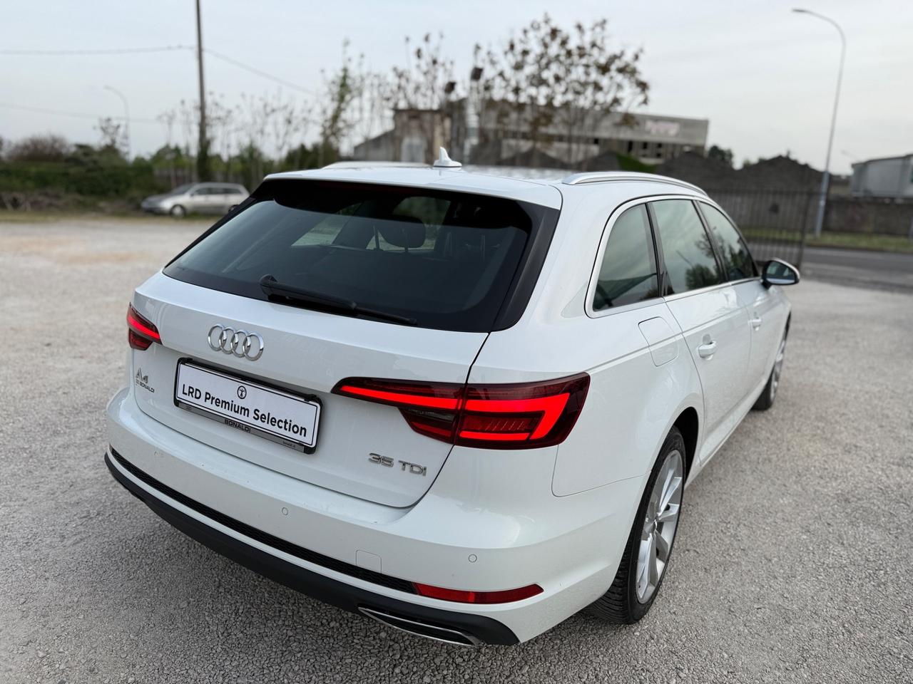 Audi A4 Avant 35 2.0 tdi Business 150cv s-tronic my16