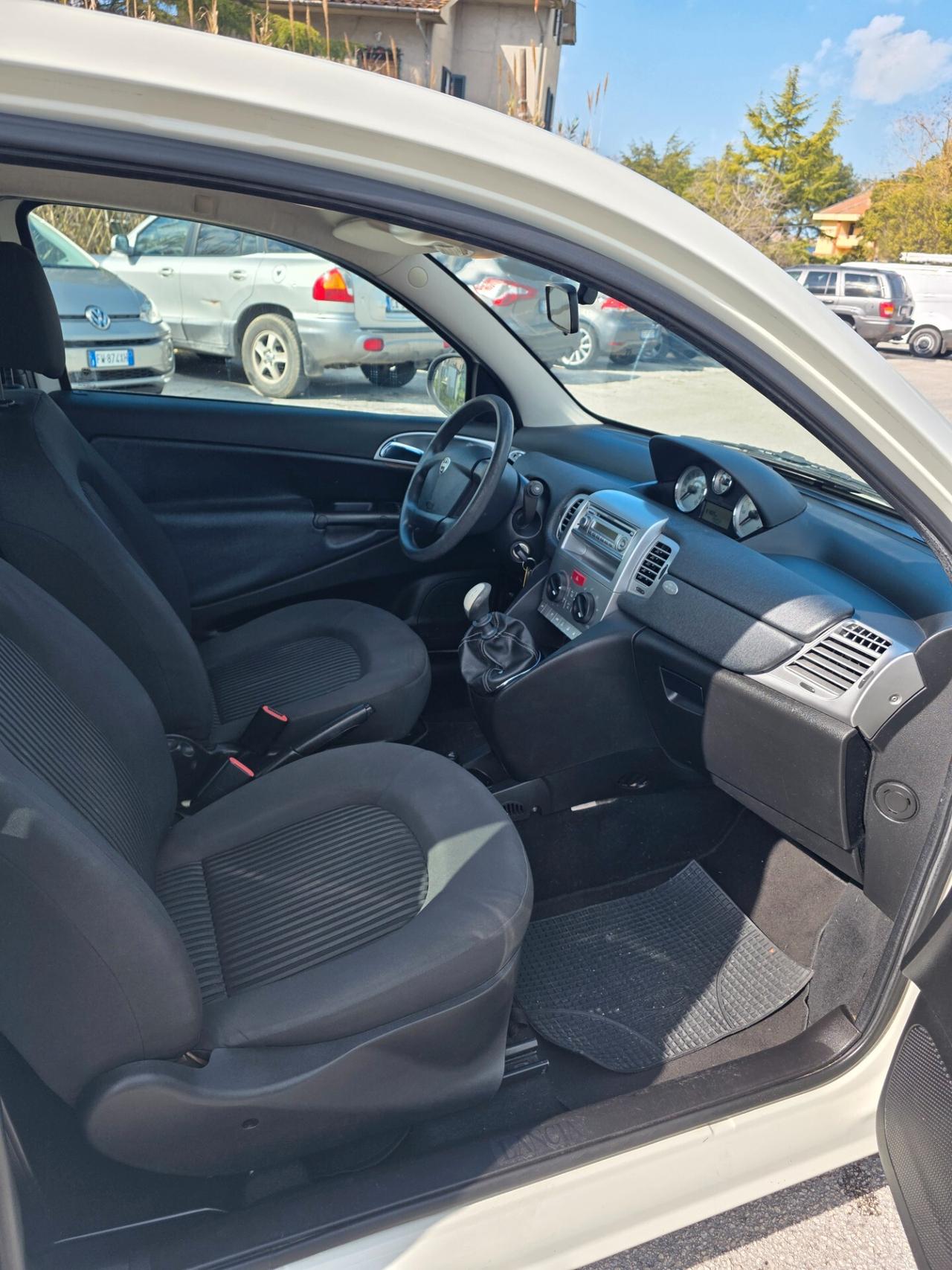 Lancia Ypsilon neo patentati 81000 km