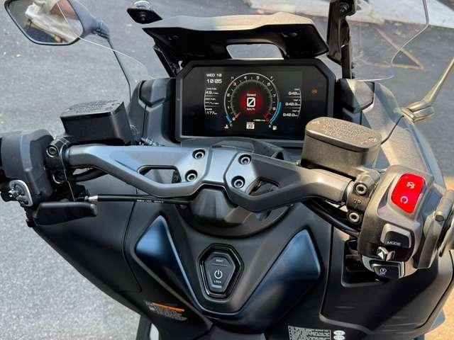Yamaha TMAX 560 xp560 Akrapovich+scarico originale. Solo 800km