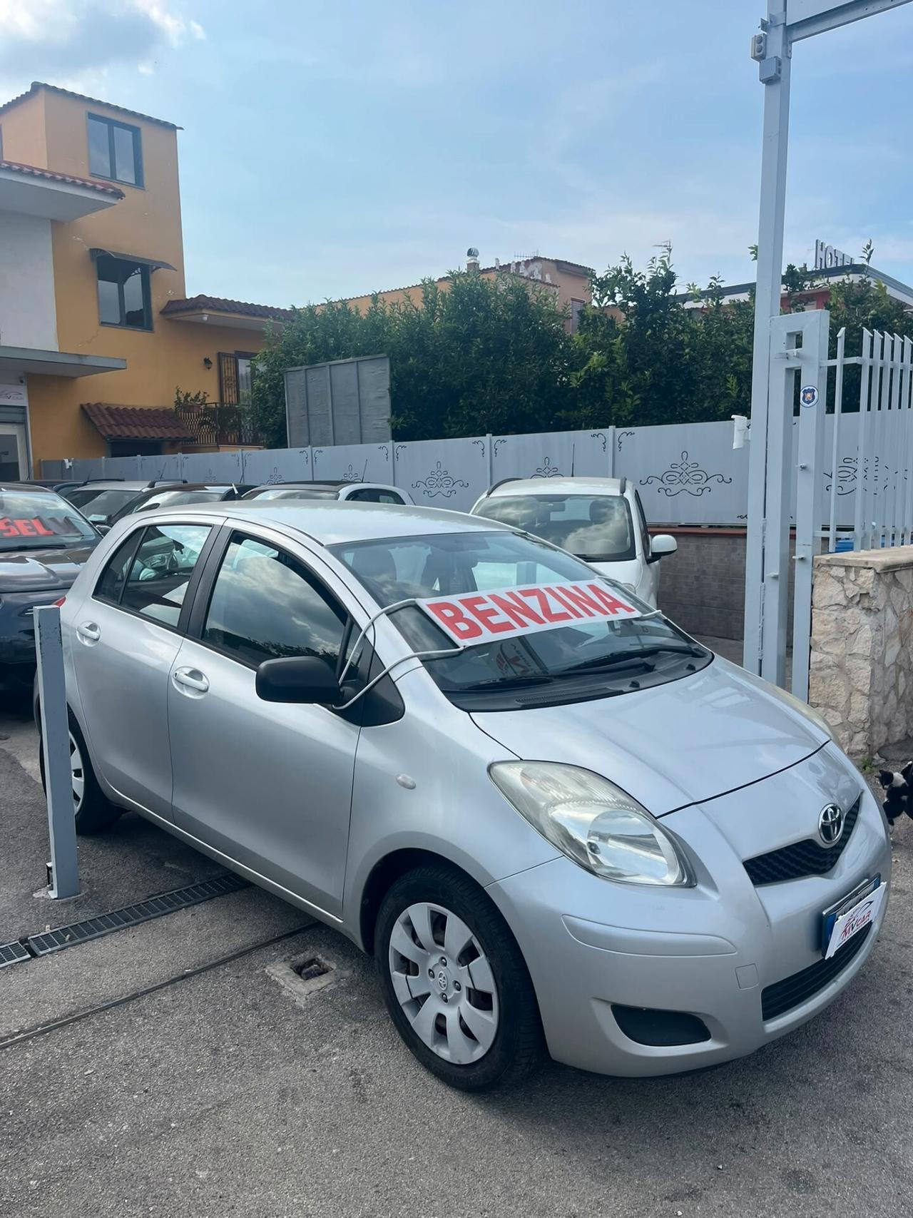 Toyota Yaris 1.0 5 porte Sol