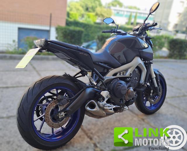 YAMAHA MT-09 .