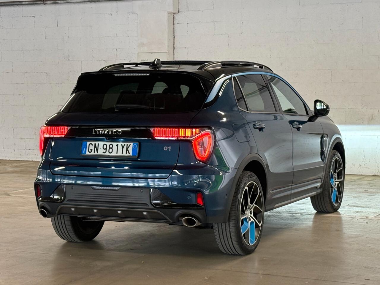 Lynk&co 01 PHEV More