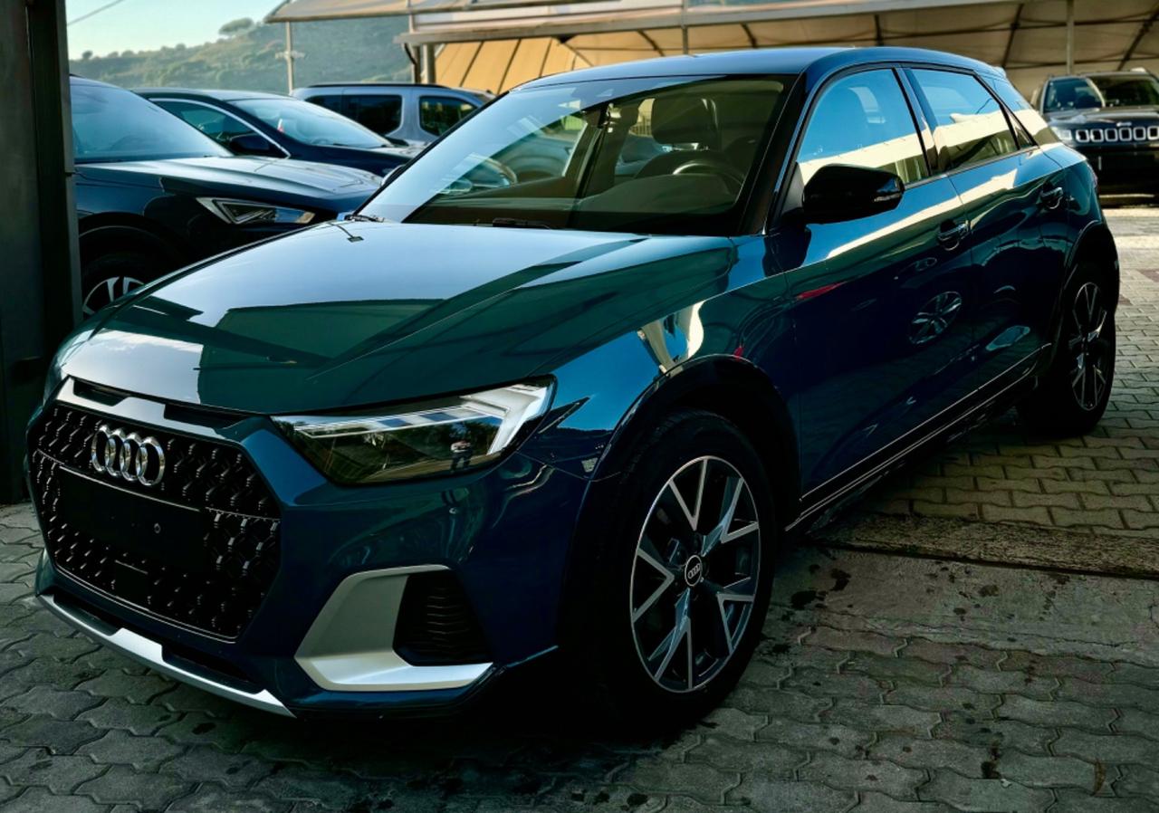 Audi A1 citycarver 30 TFSI Identity Contrast