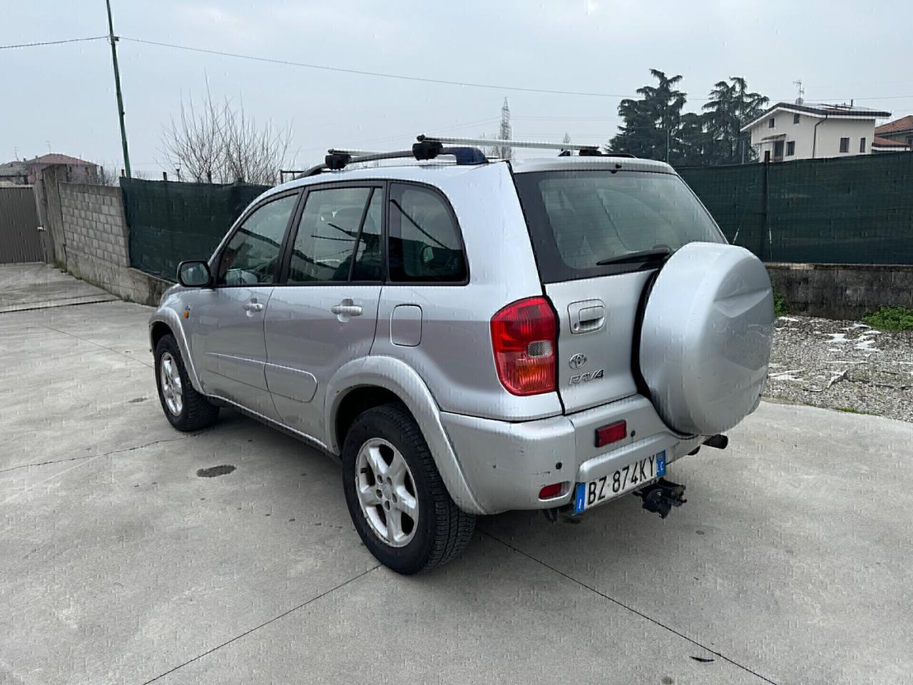 Toyota RAV 4 RAV4 2.0 Tdi D-4D cat 5 porte Sol 4x4 con gancio traino