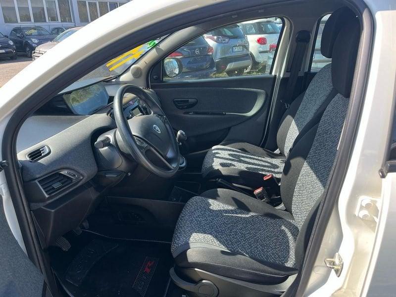 Lancia Ypsilon 1.0 FireFly 5 porte S&S Hybrid Silver