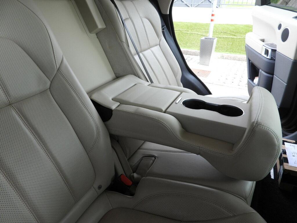 Land Rover Range Rover Sport 3.0 TDV6 HSE 4WD Auto