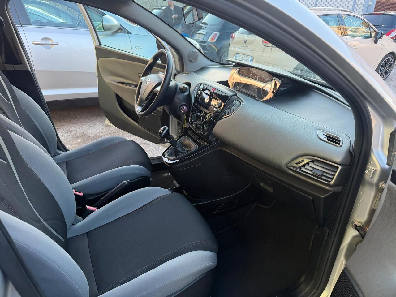 Lancia Ypsilon 0.9 TwinAir 85 CV 5 porte Metano Ecochic Elle