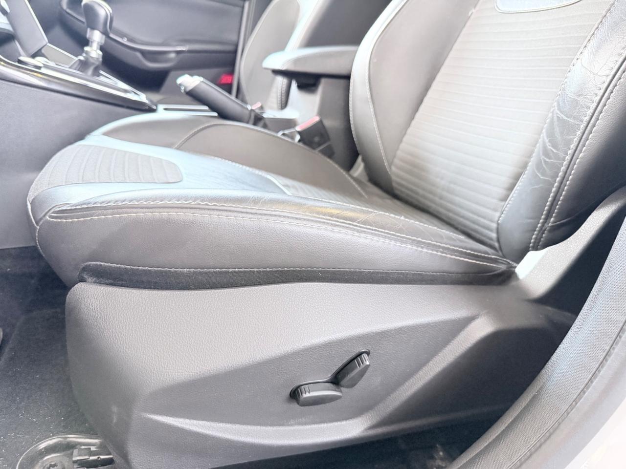 Ford Focus 1.0 EcoBoost 125CV PANORAMICO Titanium