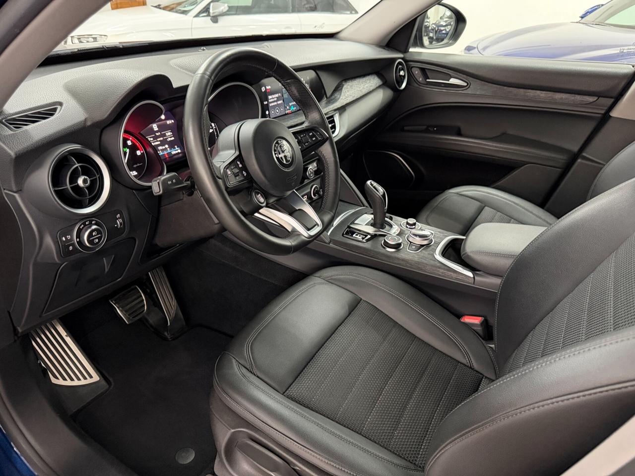 Alfa Romeo Stelvio 2.2 TD 190 CV EXECUTIVE CERCHI 19" APPENA TAGLIANDATA RETROCAMERA BLIND VETRI SCURI UNICO PROPRIETAR