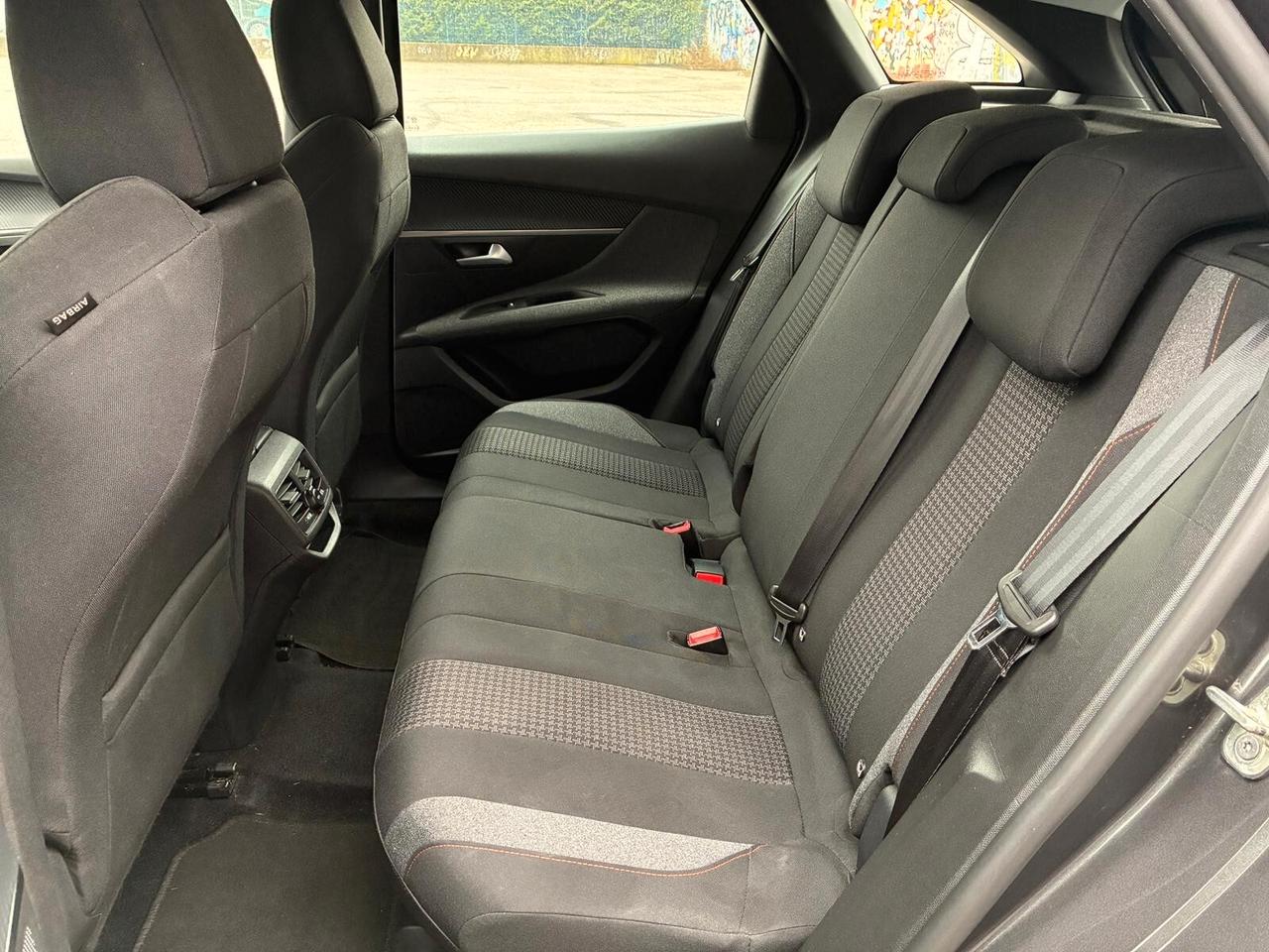 Peugeot 3008 BlueHDi 130 S&S EAT8 Active Pack