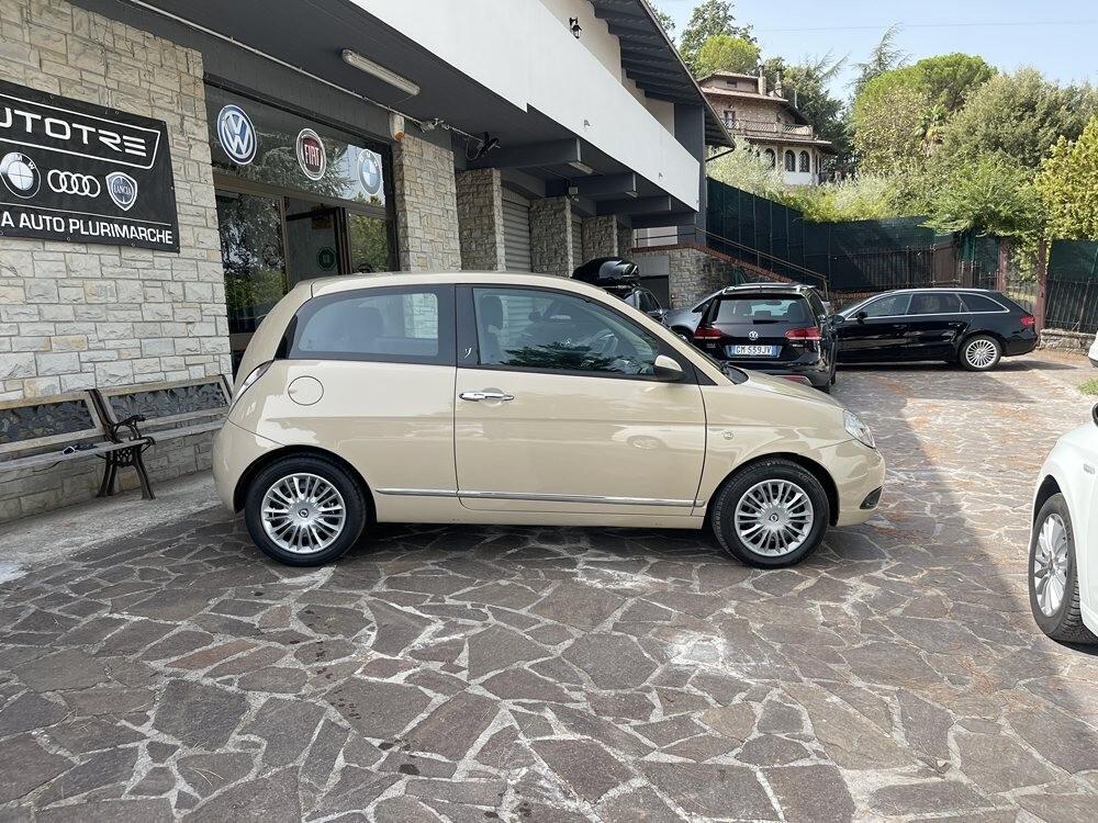 Lancia Ypsilon 1.2 Argento NEO PATENTATI