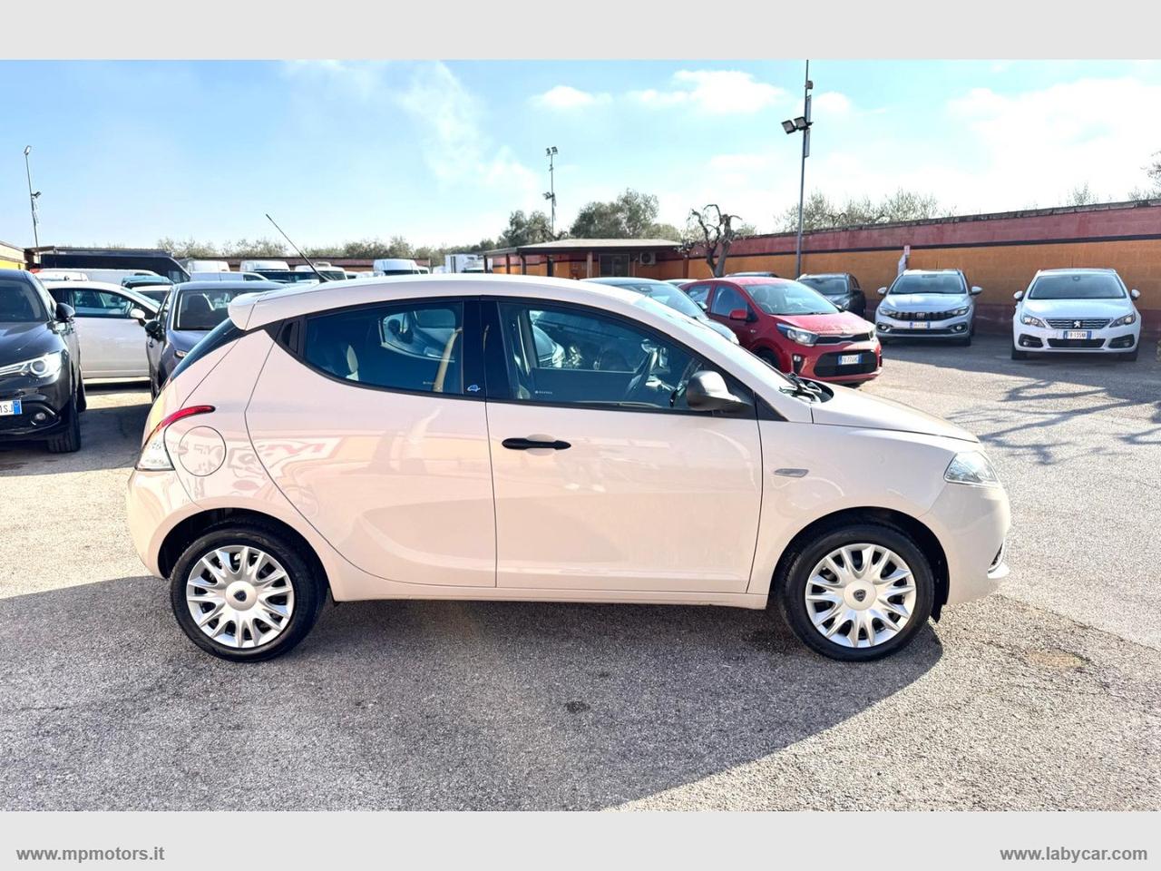 LANCIA YPSILON ELEFANTINO BLU 1.2 69CV 5P.