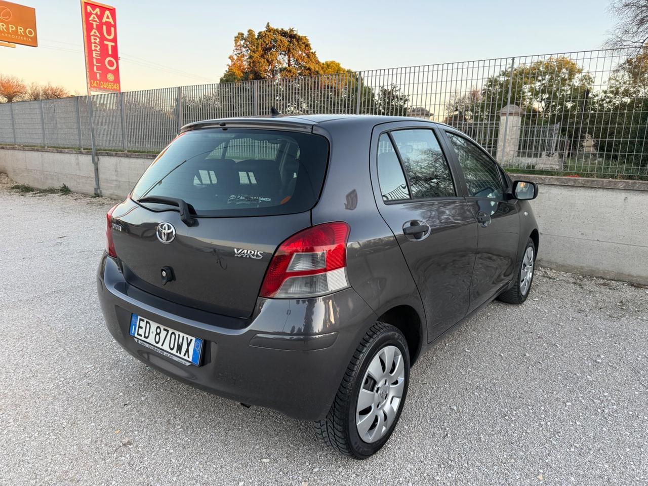 Toyota Yaris 1.0 5 porte Sol