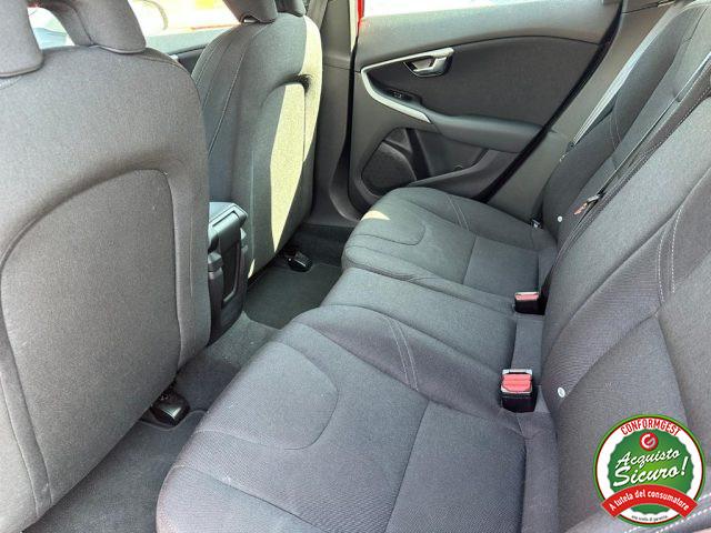 VOLVO V40 Momentum D2