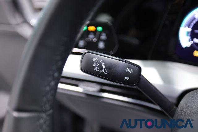 VOLKSWAGEN Golf 2.0 TDI 115 CV SCR LIFE FARI LED