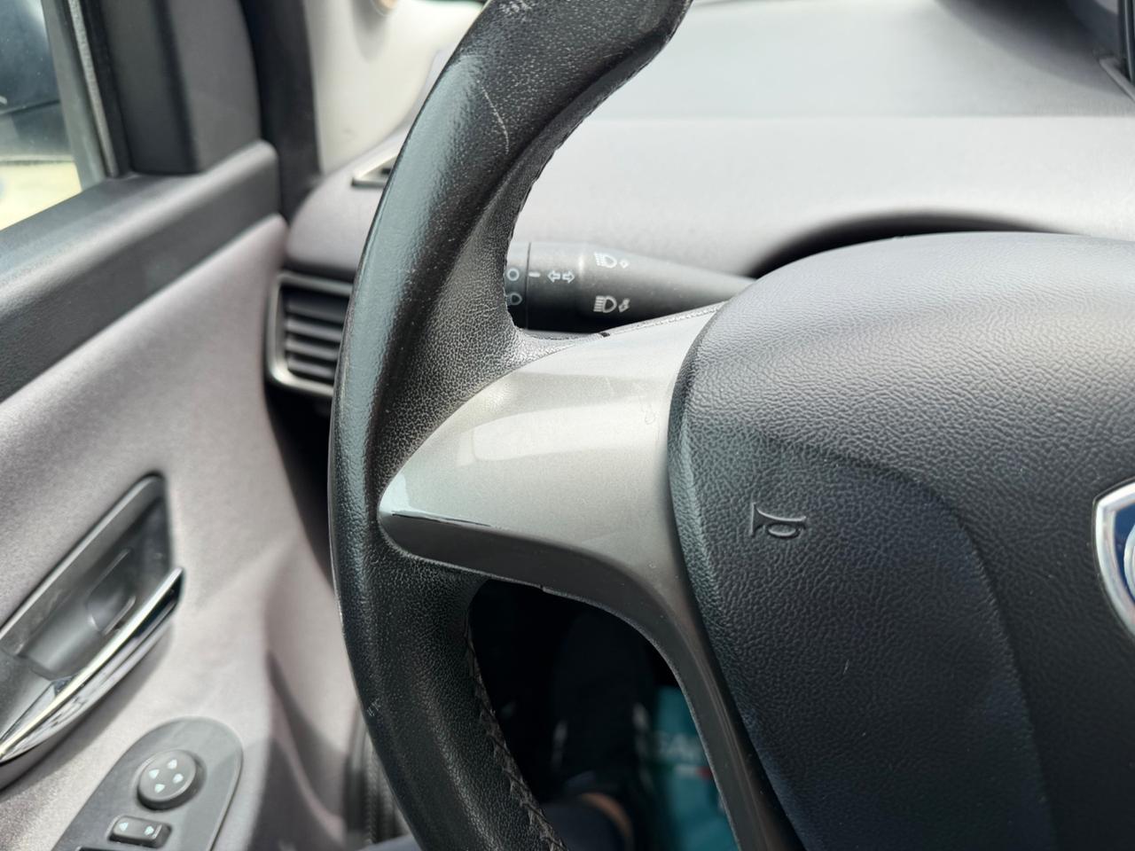Lancia Ypsilon 0.9 TwinAir 5porte 85CV /TETTO APR.