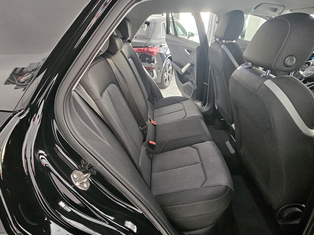 Audi Q2 35 TDI S tronic Identity Black