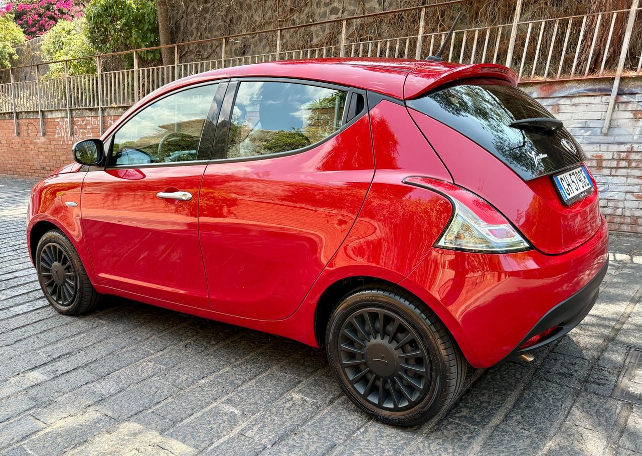 Lancia Ypsilon 1.0 FireFly 5 porte S&S Hybrid Gold
