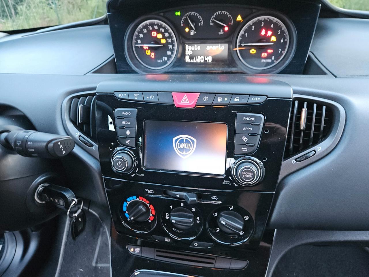 Lancia Ypsilon 0.9 TwinAir 85 CV 5 porte Metano Ecochic Platinum
