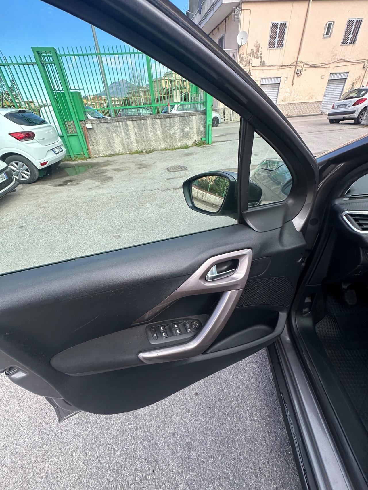 Peugeot 2008 1.6 e-HDi 92 CV Stop&Start Urban Cross