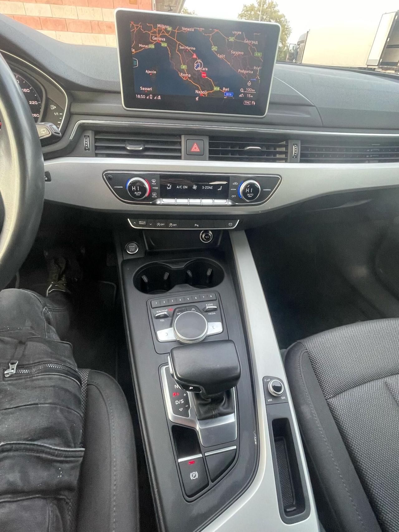 Audi A4 Avant 35 TDI 2.0 150 cv S-tronic S-line edition. Full optional