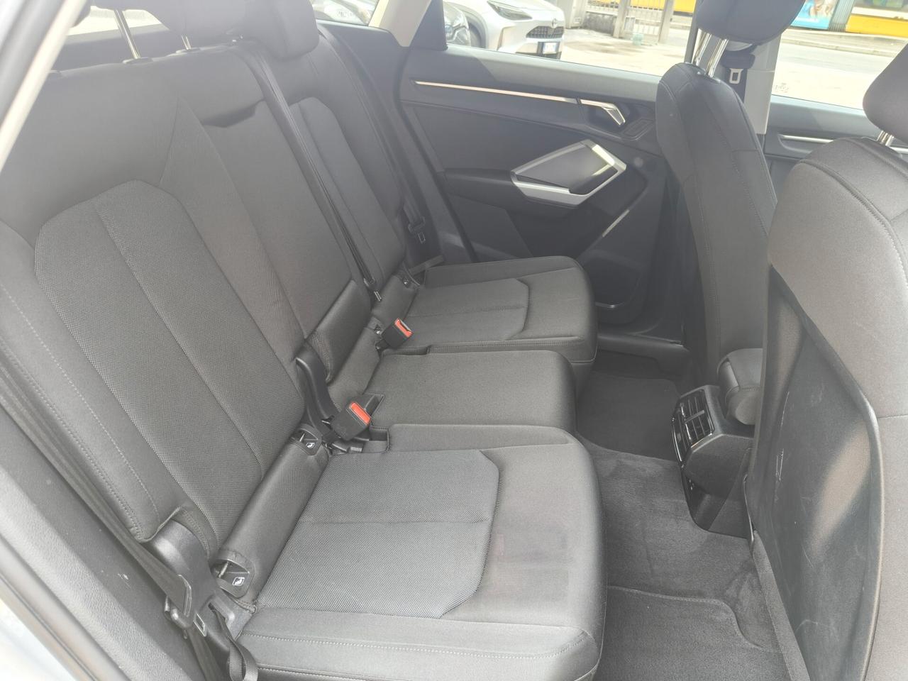 Audi Q3 45 TFSI e S tronic Business